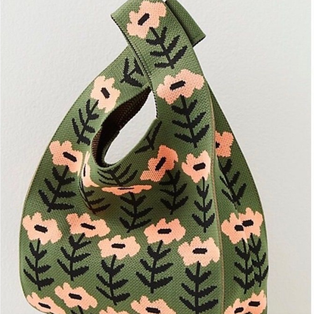 Free People Luca Make It Count Green Floral Needlepoint Bag NWT & strap - Picture 4 of 5